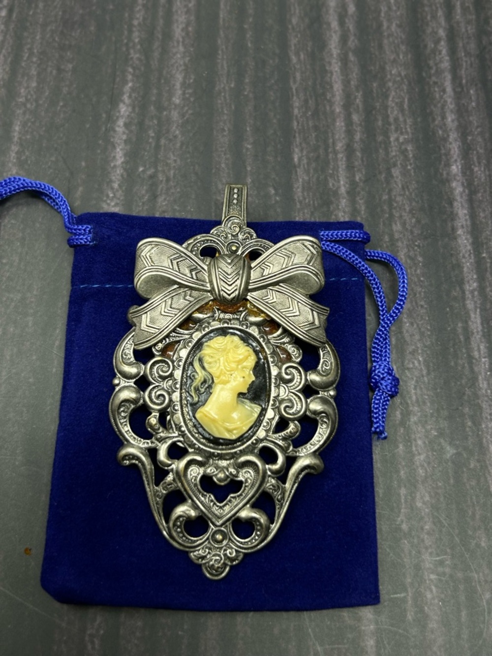 Vintage Cameo Dress Clip Fur Clip Large Ornate Silver Tone Victorian Style - Picture 4 of 8